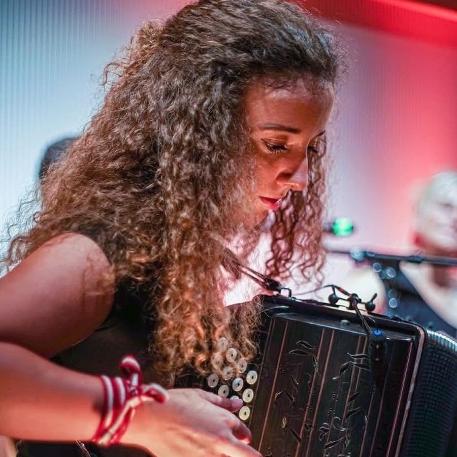Porträt von Emmi Klinger – Steirische Harmonika in Niedernsill