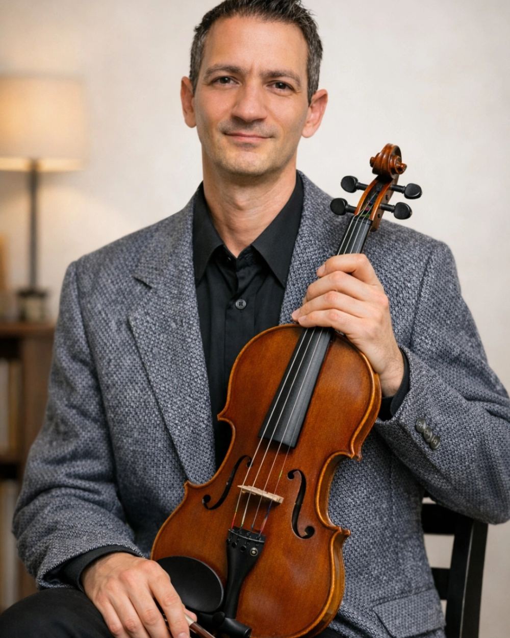 Porträt von Paul Constantin Cojocaru – Klavier, Keyboard, Violine, Gitarre, Gesang (Pop/Rock/Jazz), Musiktheorie, Musikproduktion in Ringelsdorf