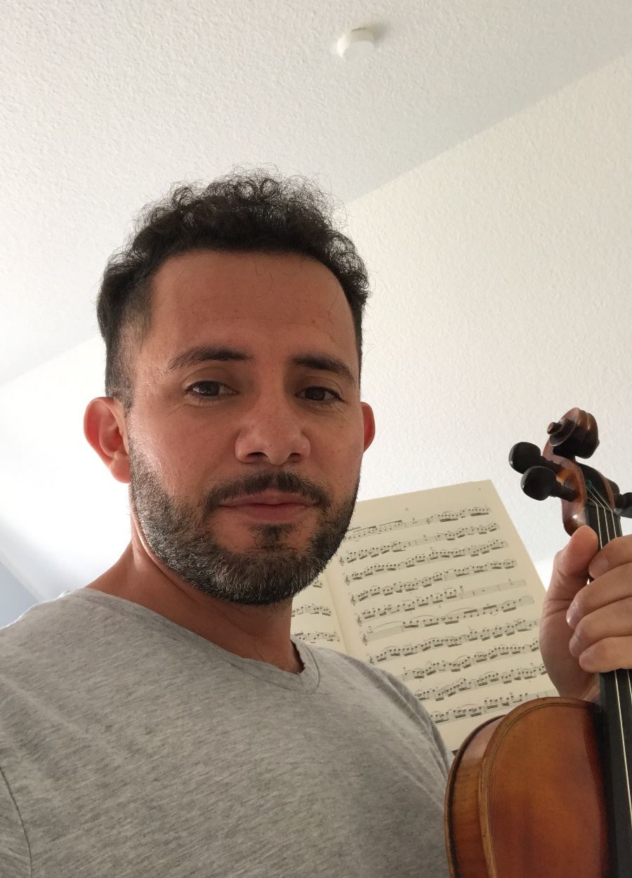 Porträt von Michael Schreiber – Klavier, Violine, Viola, Musiktheorie in Viersen
