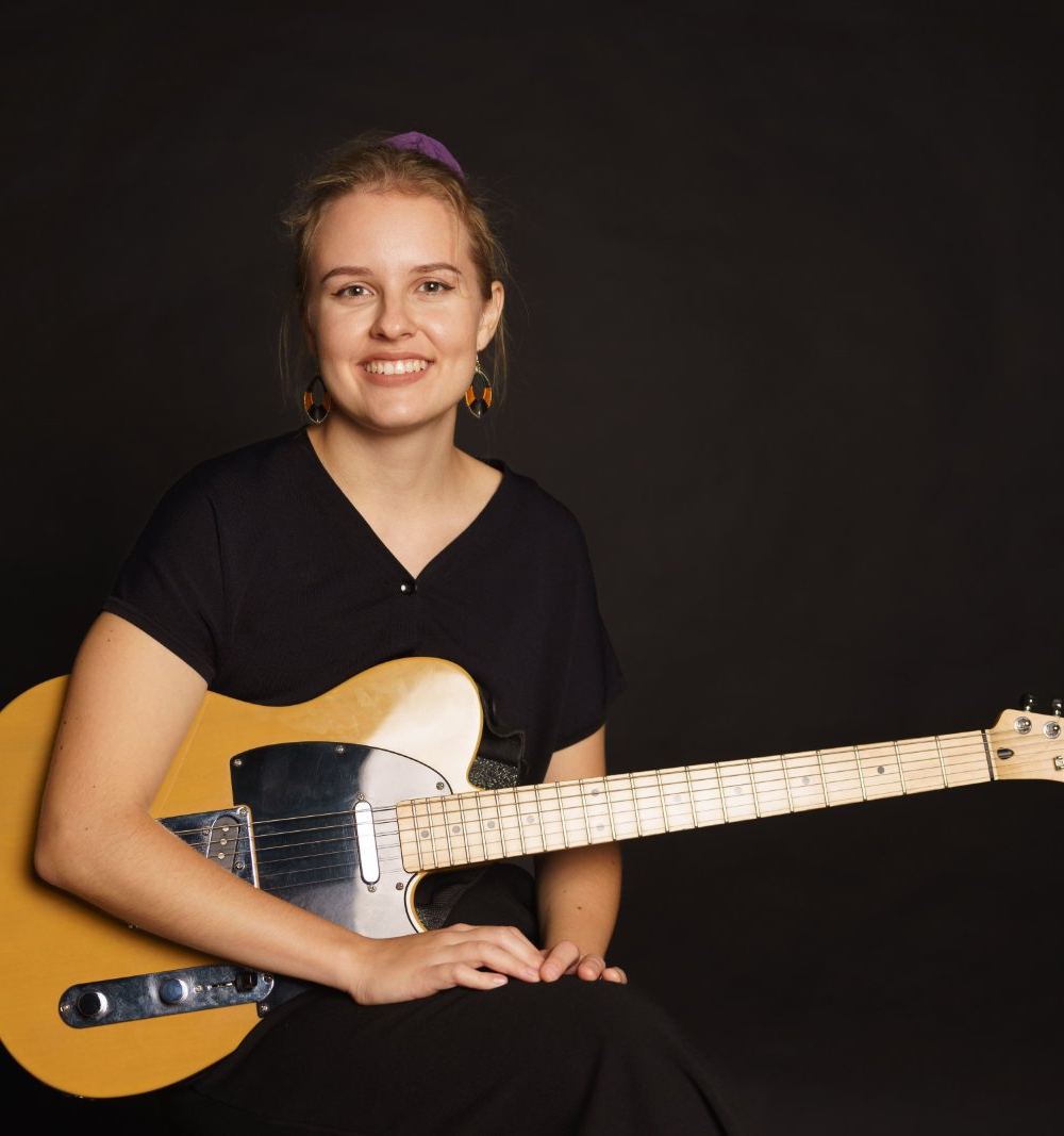 Porträt von Yuliya Kupryianava-Rousseaux – Gitarre, E-Gitarre, Ukulele, Musiktheorie, Gehörbildung in Graz