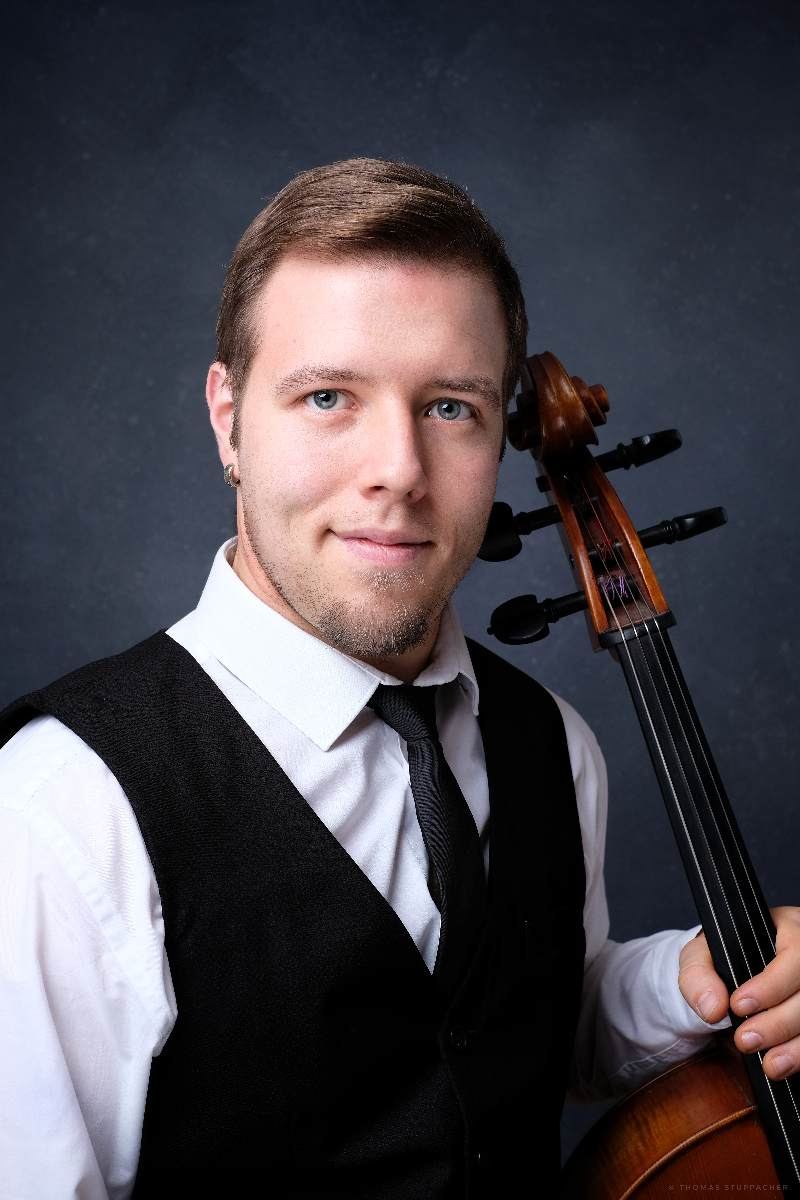 Porträt von Antonio Ch. – Violoncello, Musikproduktion, Musiktheorie, DJing in Wien