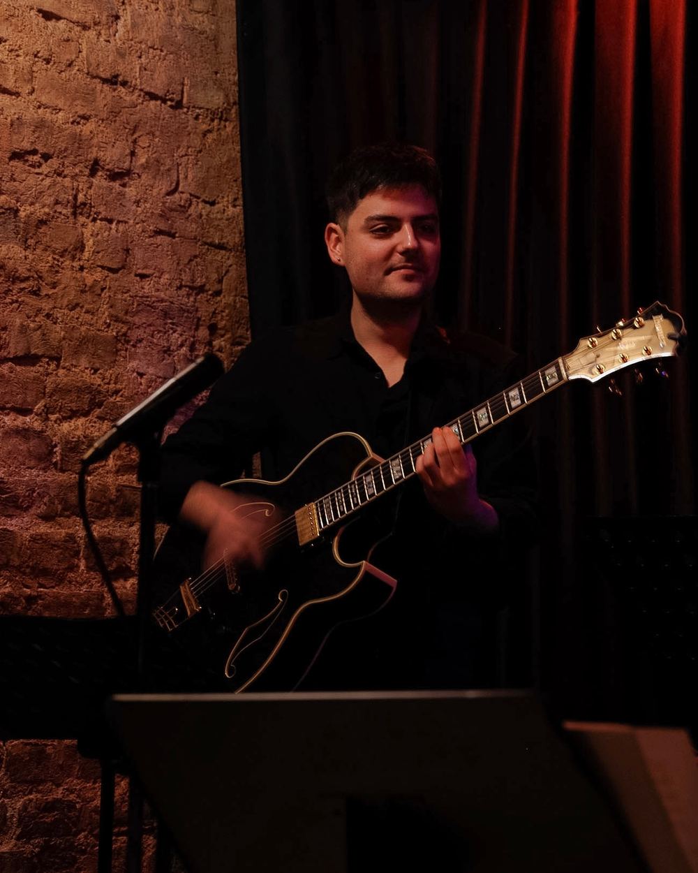 Porträt von Lampros Lamprousis – Gitarre, E-Gitarre, Musiktheorie, Gehörbildung in Graz