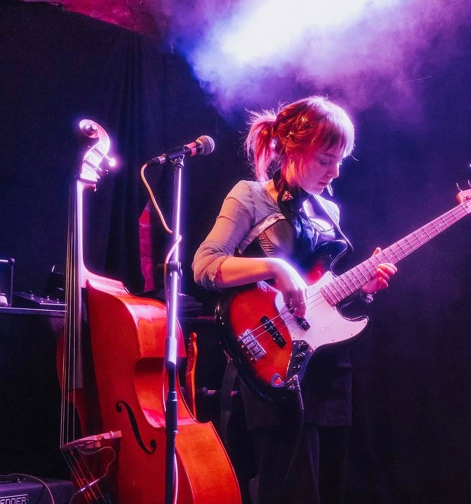 Porträt von Lea-Carlotta Walenta – Kontrabass, E-Bass, Gehörbildung, Songwriting in Wien