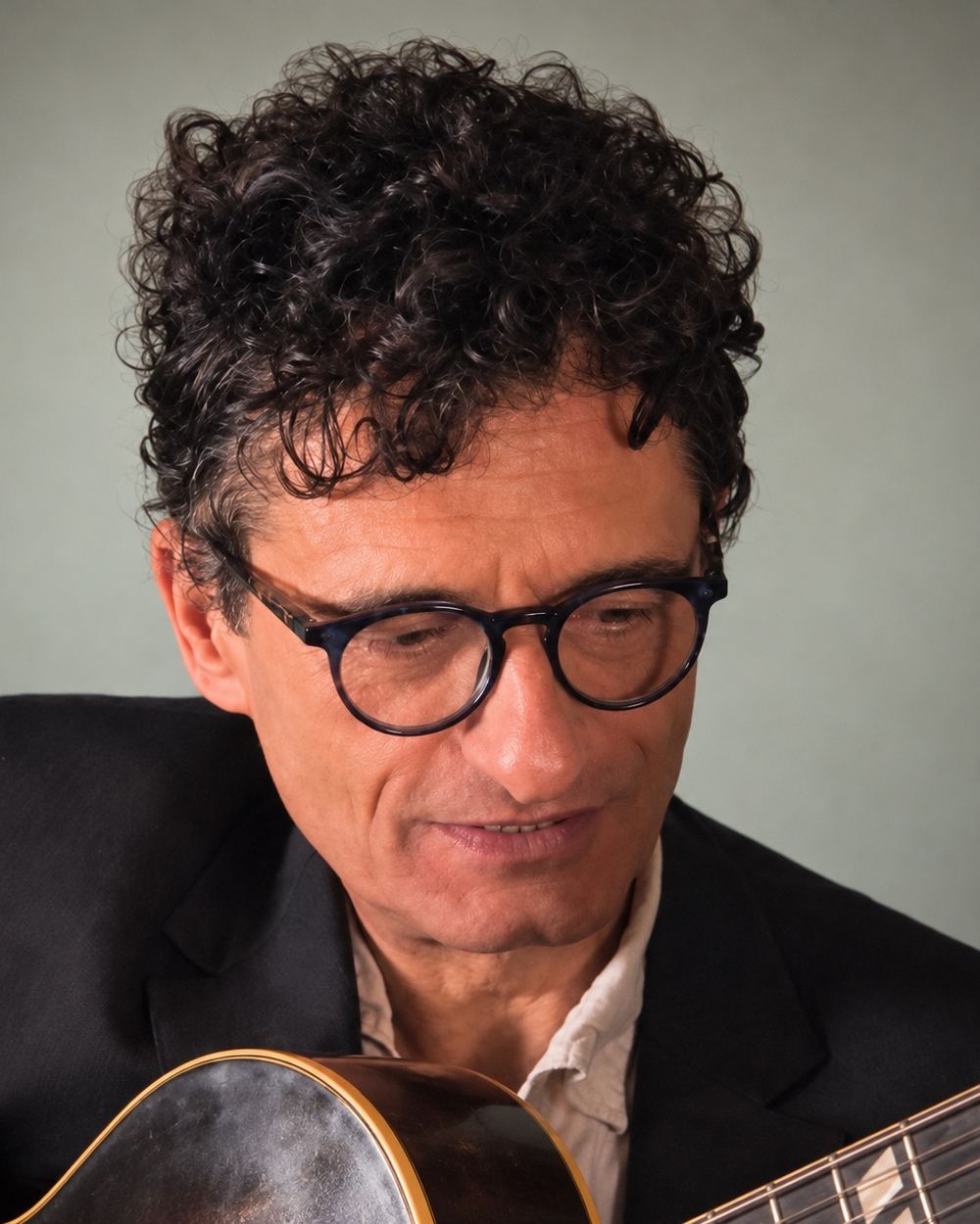 Porträt von Massoud Godemann – Gitarre in Hamburg, Freie und Hansestadt