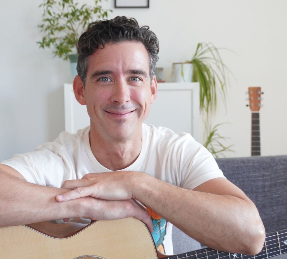 Porträt von Mark Peters – E-Gitarre, Gitarre, Songwriting, Komposition, Musiktheorie, Gehörbildung, Musikproduktion, Musikalische Früherziehung, Gesang (Pop/Rock/Jazz) in Wien